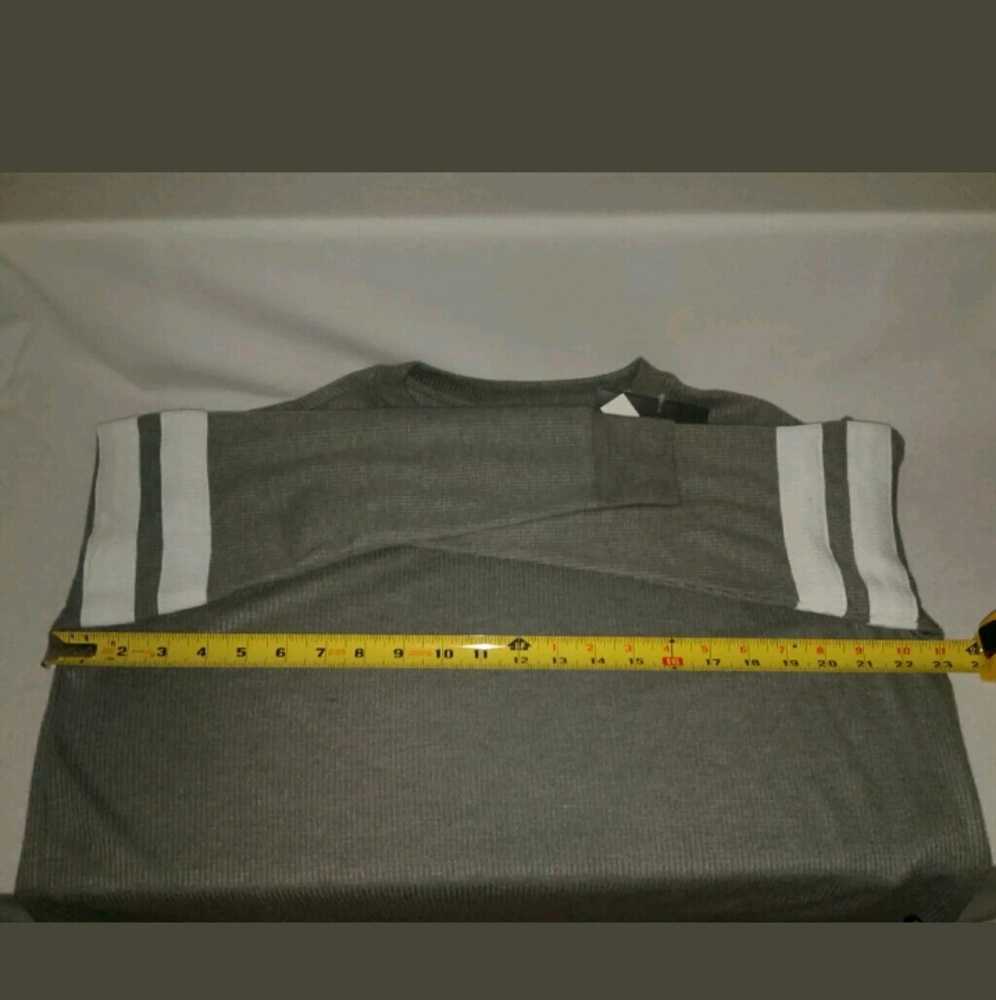 Hollister Gray Long Sleeve Crop Top Sweatshirt - Picture 6 of 8
